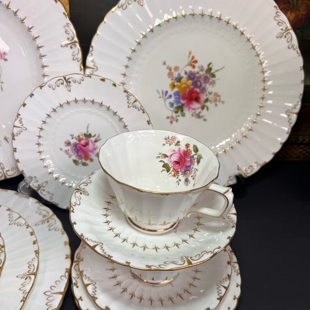 Elegant Floral Dinnerware Set with Gold Trim - Picture 4 of 10